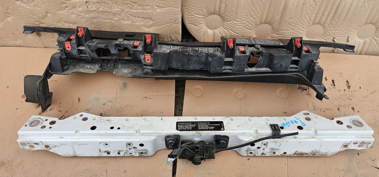 Trager / traversa superiosa Opel Astra J 2010 2011 2012 2013