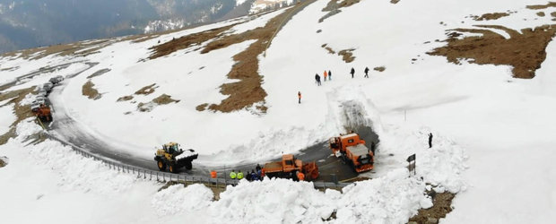 Transalpina este inca sub zapezi. FILMARE superba din drona cu cea mai inalta sosea din ROMANIA