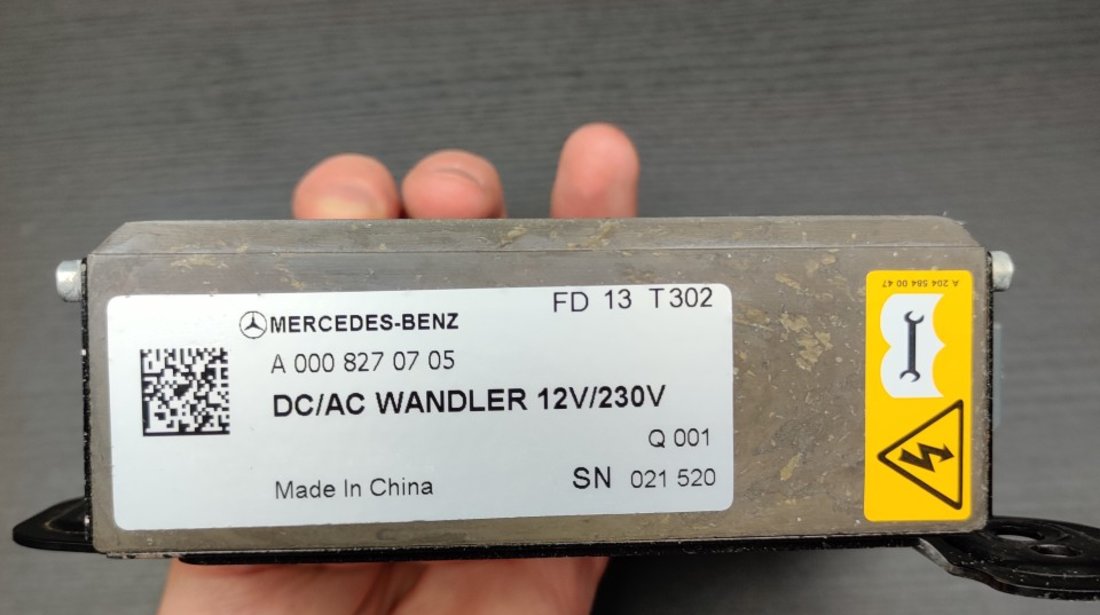 Transformator Mercedes / Convertor 12v/230v A 000 827 07 05  8270705  / FD 13 T302 DC/AC WANDLER