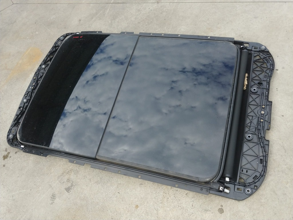 Trapa panoramc cu motoras peugeot 5008 2 2019 98342336zd