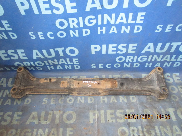 Traversa cutie viteze Mitsubishi Pajero 3.2di-d (doua suruburi rupte)