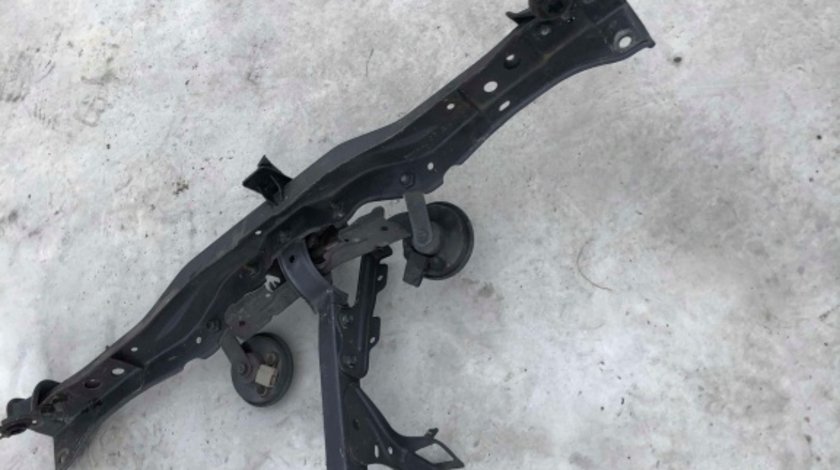 Traversa superioara trager toyota avensis t25 2003-2008