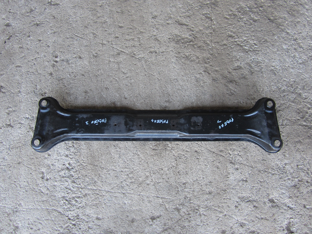 TRAVERSA / SUPORT CUTIE VITEZE MITSUBISHI PAJERO III 3.2 DI-D 4X4 FAB. 1999 – 2007 ⭐⭐⭐⭐⭐