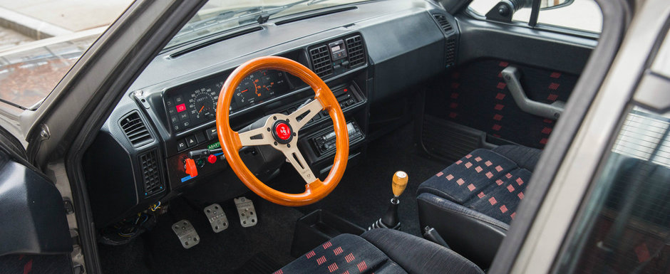 Trebuia sa se bata cu Golf GTI, dar pentru multi e o necunoscuta. Masina din '87 face suta in doar 7,8 secunde Trebuia sa se bata cu Golf GTI, dar pentru multi e o necunoscuta. Masina din '87 face suta in doar 7,8 secunde