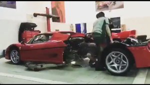 Trebuie "doar" s-o desfaci in doua. Cum se schimba ambreiajul la o masina Ferrari F50