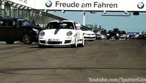 Trei Porsche 911 GT3 RS 4.0 la Nurburgring. Restul e cancan.