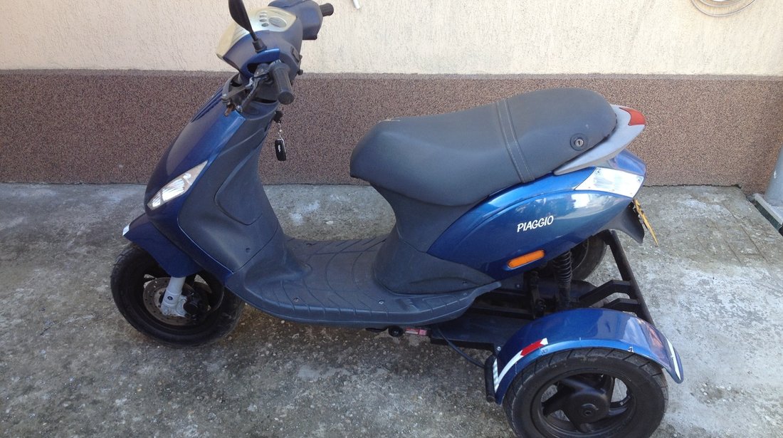 Triciclu Piaggio Zip