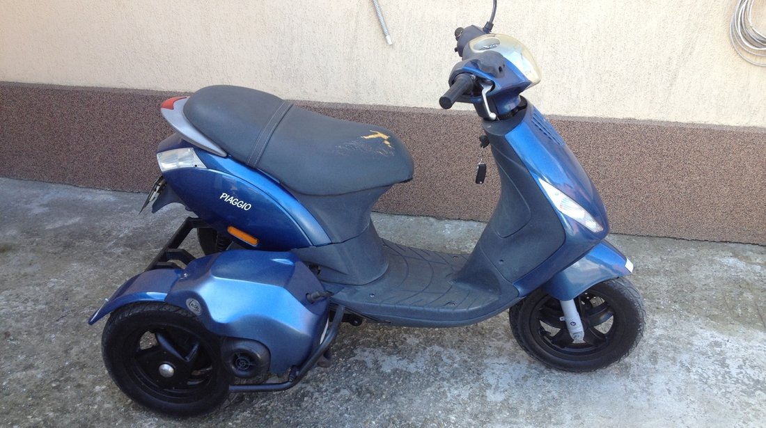 Triciclu Piaggio Zip