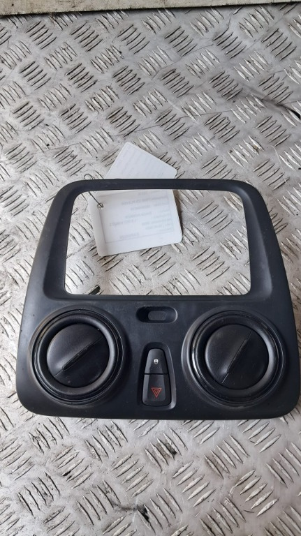 Trim CD Player Dacia Dokker 1.5 DCI an 2020 cod 682605601R