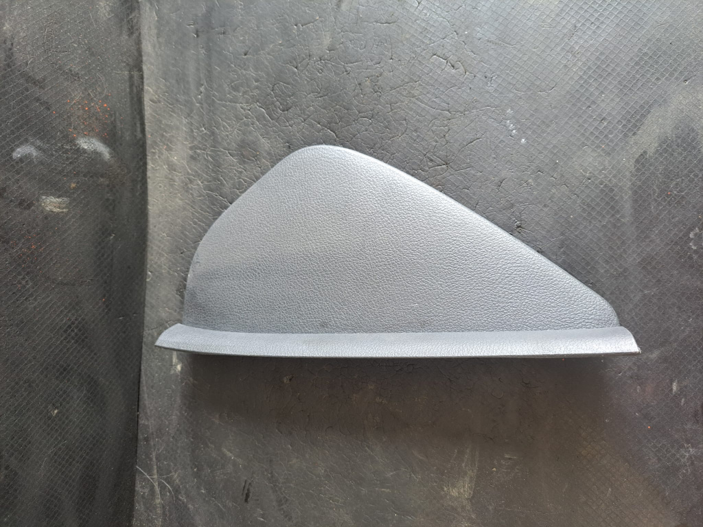 trim LATERALdreapta PENTRU PLĂNȘĂ DE BORD VOLKSWAGEN GOLF PLUS - COD 5M0858247