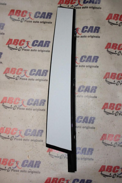 Trim/ornament exterior usa dreapta fata Volkswagen Touareg 2 2010-2015 7P6837902