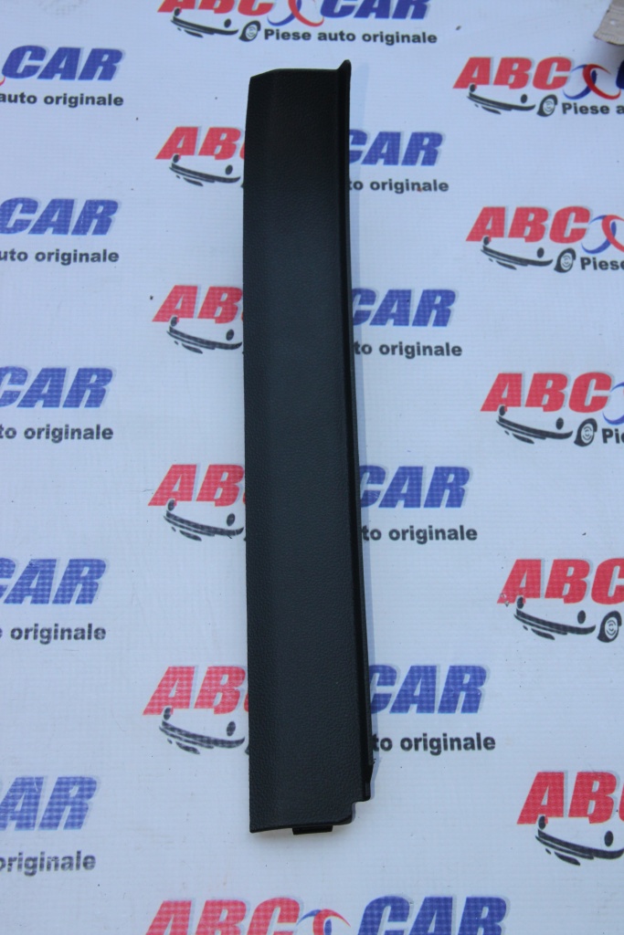 Trim stanga VW Passat B8 cod: 3G0868223B model 2017