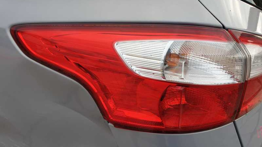 Tripla Lampa Stop Stanga Aripa Caroserie cu Defect Ford Focus 3 Break Combi 2011 - 2014