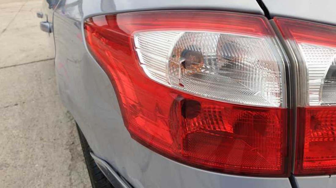 Tripla Lampa Stop Stanga Aripa Caroserie cu Defect Ford Focus 3 Break Combi 2011 - 2014