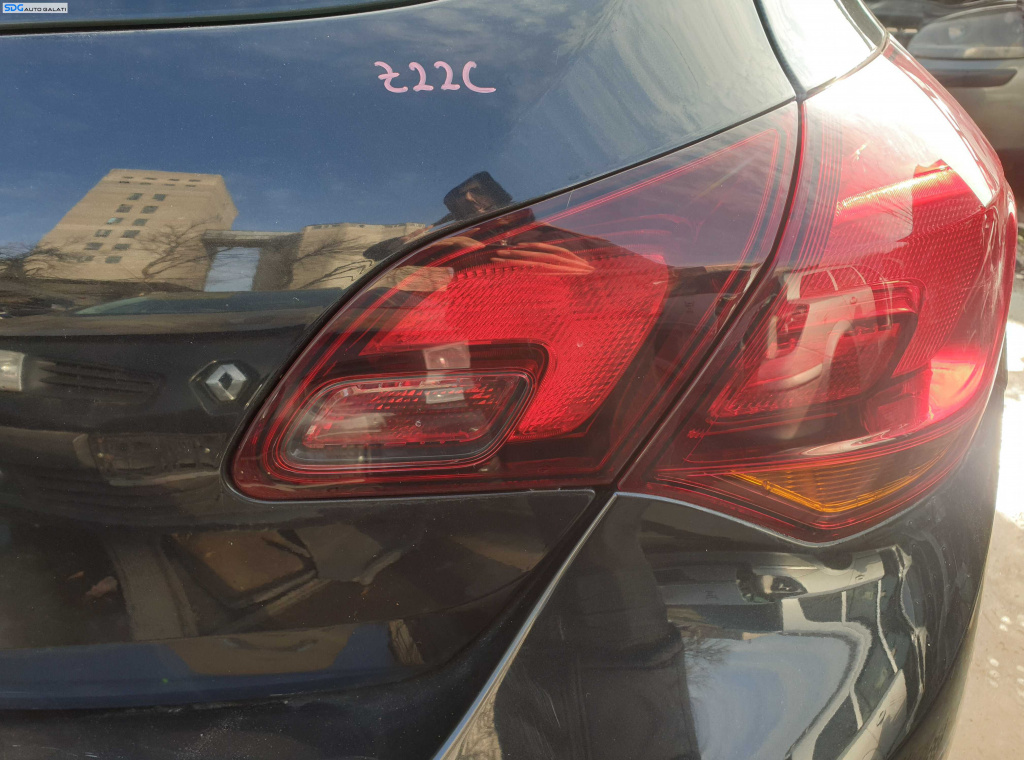 Tripla Stop Lampa Dreapta de pe Haion Haion Portbagaj Opel Astra J Hatchback 4 usi FL Facelift 2012 - 2016 [K3383]