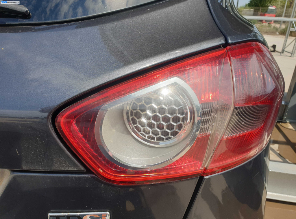 Tripla Stop Lampa Dreapta de pe Haion Haion Portbagaj Ford Kuga 1 2008 - 2013 [K6550]