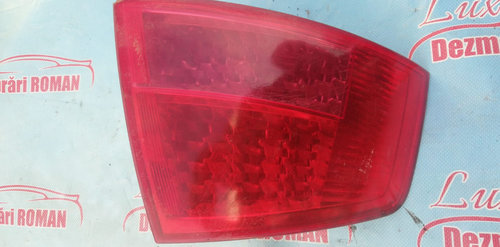 Tripla stop lampa dreapta spate Audi A8 3.0 benzina 220 hp cod motor Asn 2002-2008