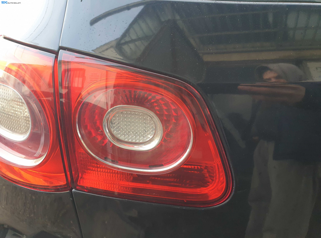 Tripla Stop Lampa Stanga de pe Haion Haion Portbagaj Volkswagen Tiguan NFL Non Facelift 2007 - 2011 [K1077]