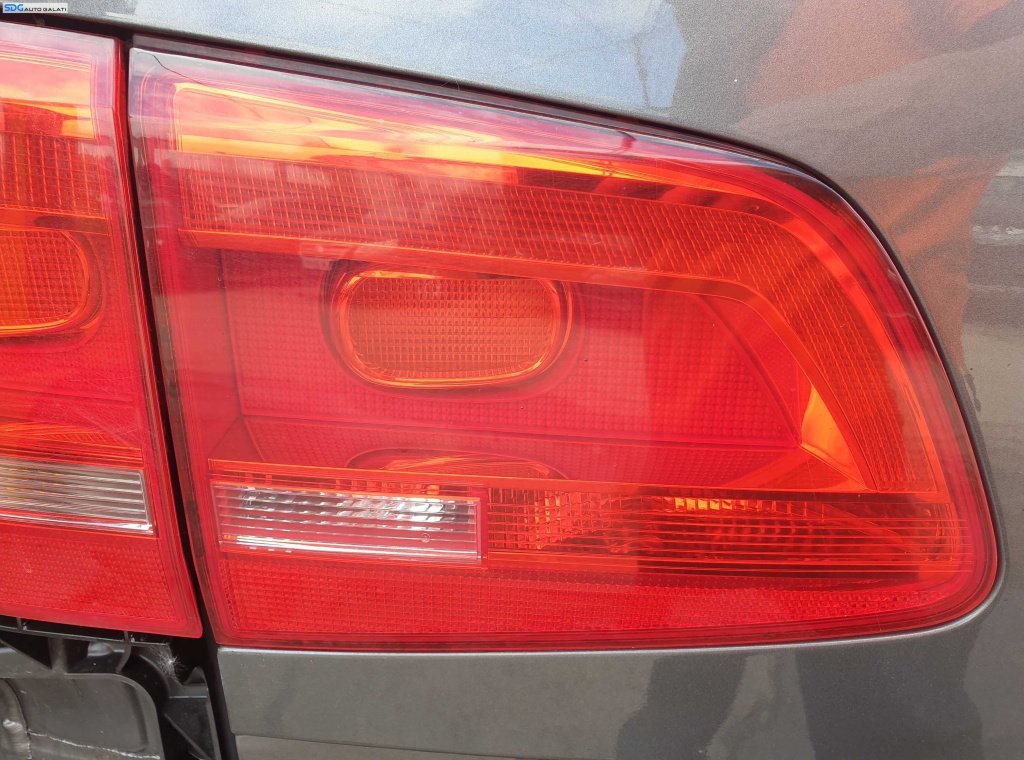 Tripla Stop Lampa Stanga de pe Haion Haion Portbagaj Volkswagen Touran 1T3 2010 - 2015 [K5543]