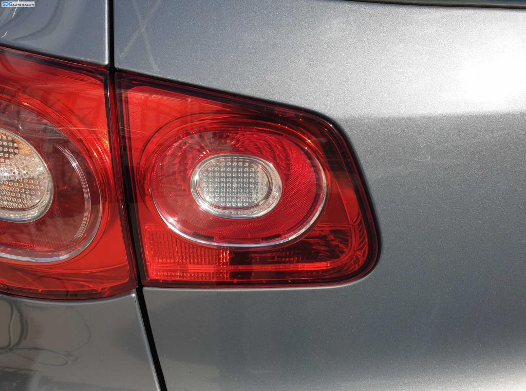 Tripla Stop Lampa Stanga de pe Haion Haion Portbagaj Volkswagen Tiguan NFL Non Facelift 2007 - 2011 [K6185]