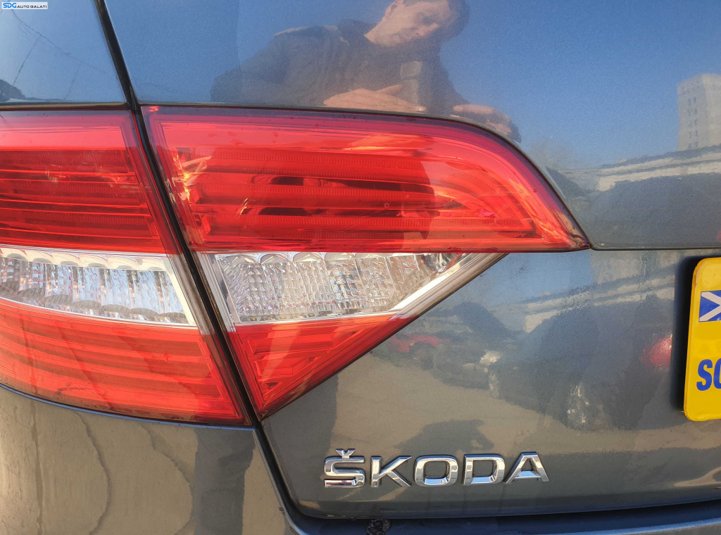 Tripla Stop Lampa Stanga de pe Haion Haion Portbagaj Skoda Superb 2 Hatchback Berlina FL Facelift 2013 - 2015 [K4541]