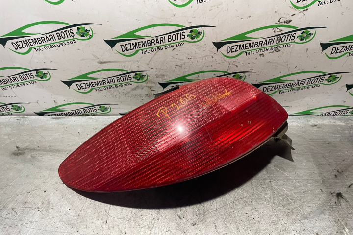 Tripla stop stanga pe haion Renault Clio 2 [1998 - 2005] Hatchback 5-usi 1.4 MT (75 hp)