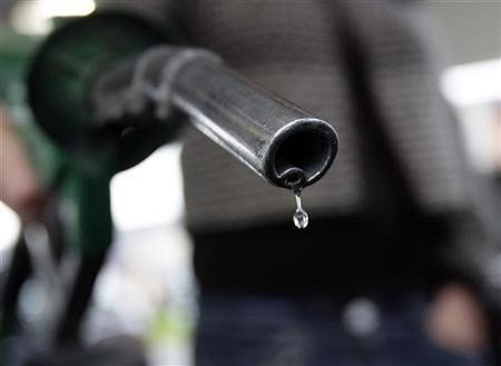 Trist: Benzina poate ajunge si la 10 lei! Trist: Benzina poate ajunge si la 10 lei!