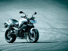 Triumph StreetTriple 2012 - un naked cu ochi de sarpe