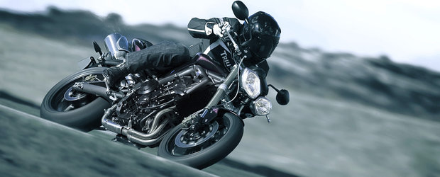 Triumph StreetTriple 2012 - un naked cu ochi de sarpe