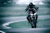 Triumph StreetTriple 2012 - un naked cu ochi de sarpe