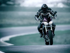 Triumph StreetTriple 2012 - un naked cu ochi de sarpe