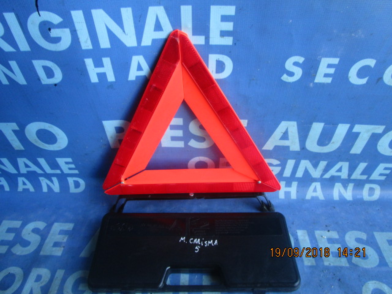 Triunghi Mitsubishi Carisma