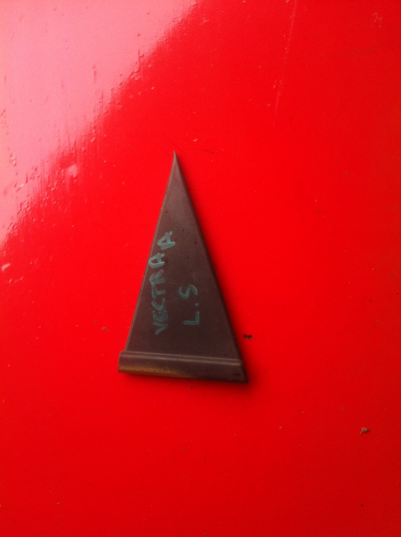 Triunghi plastic stanga spate Opel Vectra A [1988 - 1995] Sedan 1.6 MT (75 hp) (86_ 87_)