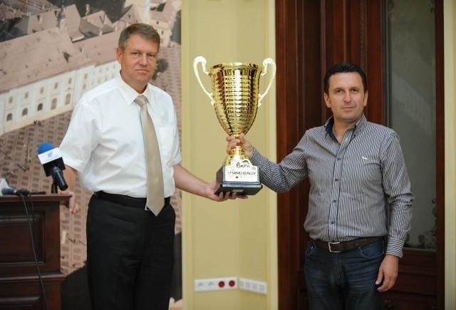 Trofeu special pentru Klaus Iohannis, Primarul Municipiului Sibiu Trofeu special pentru Klaus Iohannis, Primarul Municipiului Sibiu