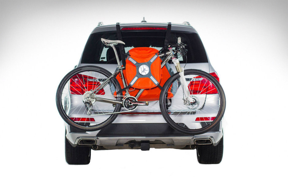 TrunkMonkey este suportul de biciclete gonflabil care vine din viitor TrunkMonkey este suportul de biciclete gonflabil care vine din viitor