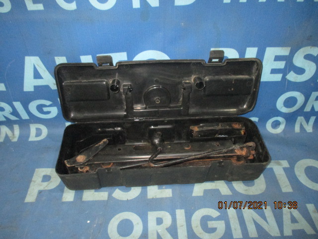 Trusa scule Land Rover Freelander 2002 (cu cric si cala)
