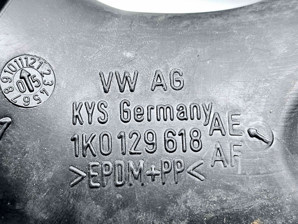 Tub admisie aer Volkswagen Golf 5 (1K1) [Fabr 2004-2008] 1K0129618AE 1.9 TDI BJB 77KW / 105CP