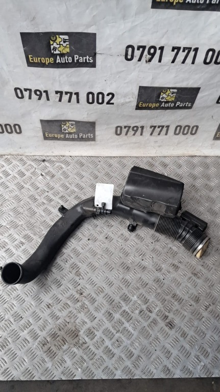 Tub admisie aer Volvo XC70 2.4 D D5244T16 an 2010 cod 31274766