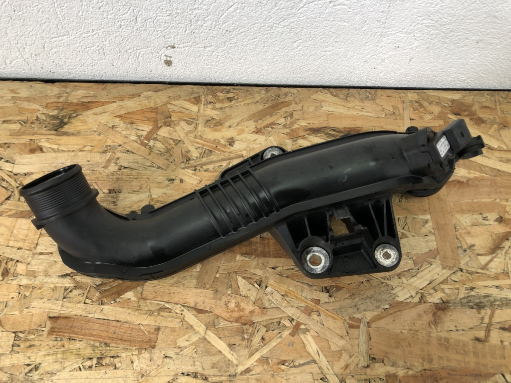 Tub intercooler cu senzor Audi A4 B8 sedan 2008 (8k0145673l)