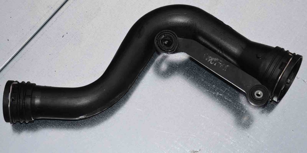 TUB INTERCOOLER PLASTIC VW PASSAT B6/C3 1.9TDI 2007