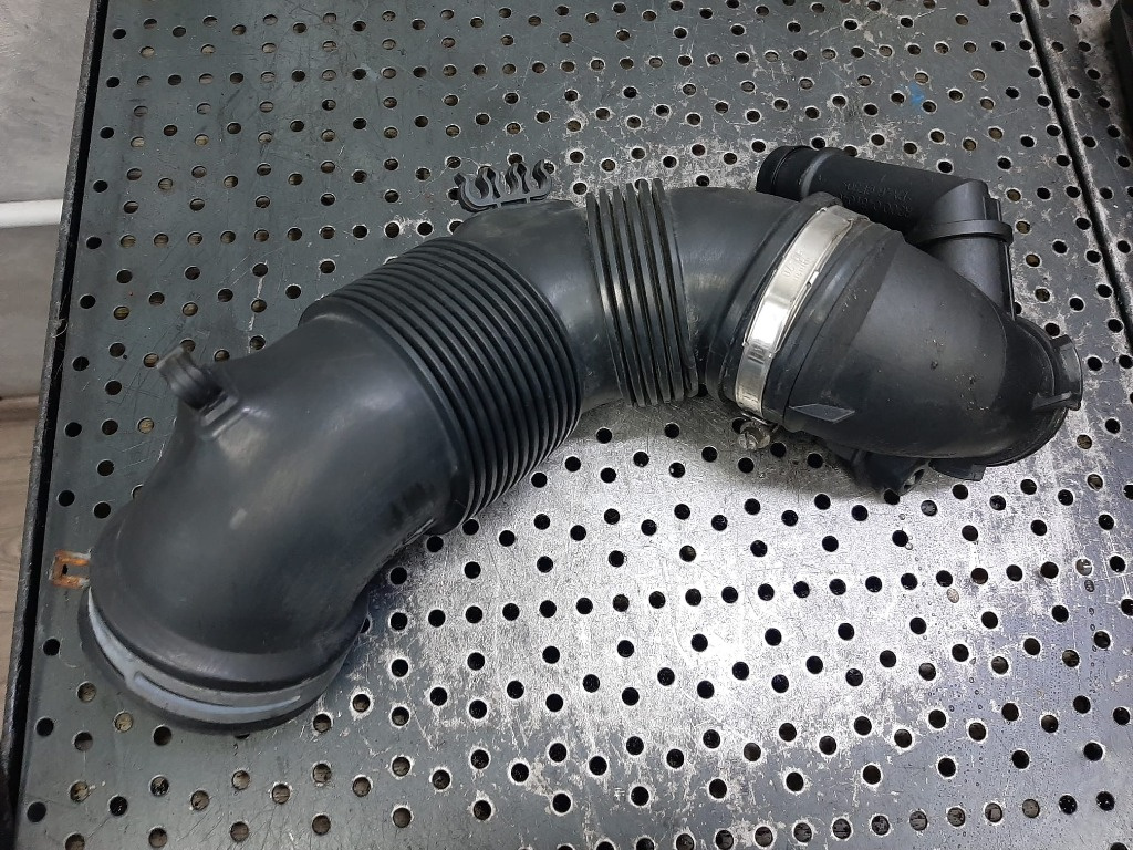 Tubulatura admisie 1.6 tdi cxx vw golf 7 seat leon 5q0129635