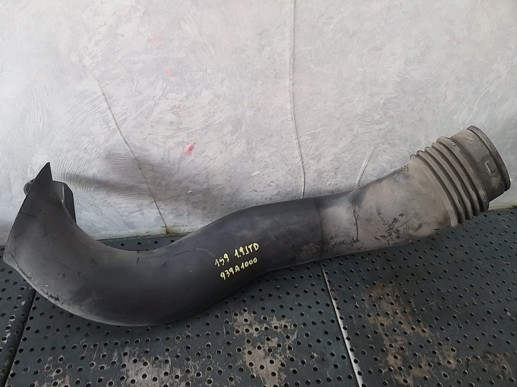 Tubulatura admisie aer 1.9 jtd alfa romeo 159 939 51782843