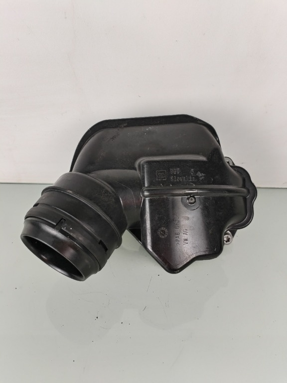 Tubulatura admisie aer Skoda Karoq 1.5TSI DXD 05E129654R