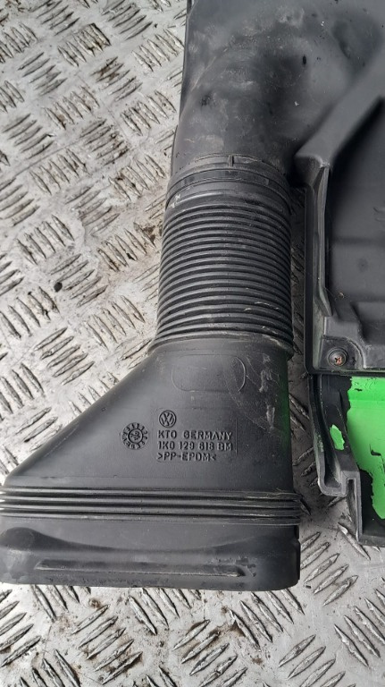 Tubulatura admisie aer Skoda Octavia 2 VRS 2.0 TFSI 200Cp cod 1K0129618BM