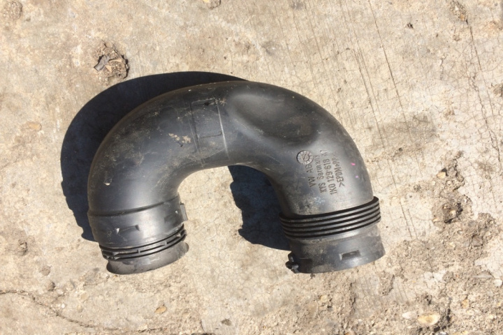 Tubulatura admisie aer Volkswagen VW Passat B6 [2005 - 2010] wagon 5-usi 2.0 TDI MT (140 hp) (3C5)