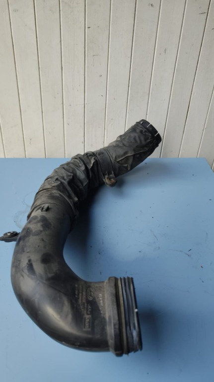 Tubulatura aer Hyundai Santa Fe 2.7 G6EA 2007 Cod : 28212-2B100