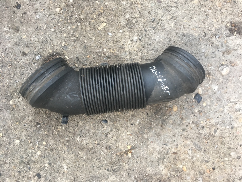 Tubulatura aer Volkswagen VW Passat B6 [2005 - 2010] wagon 5-usi 2.0 TDI MT (140 hp) (3C5)