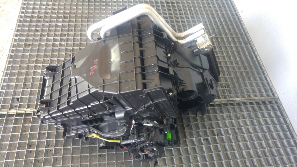 Tulumba aer bord volvo xc60 2010-2014 6g9n-19k610-aa