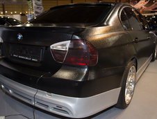 Tuning de Letonia - BMW E90 imbracat in piele de crocodil