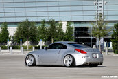 Tuning Nissan: 350Z Twin-Turbo, generatia Stance, culcata pe asfalt
